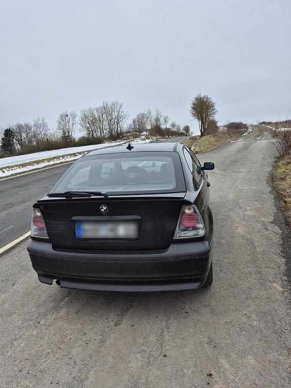 Gebraucht BMW 318 Basis 143 PS (105 kW) 2002 Schwarz Coupé
