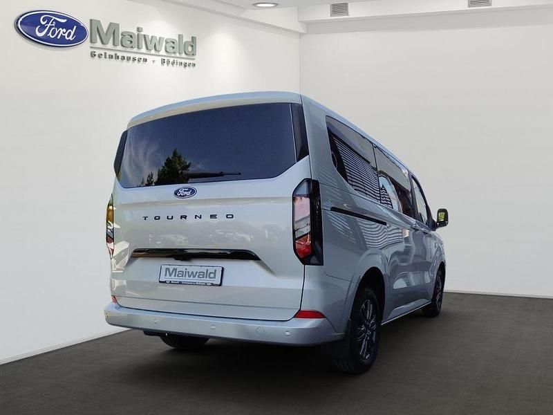 Gebraucht Ford Tourneo Titanium 170 PS (125 kW) 2025 Polarsilber metallic Van / Kleinbus