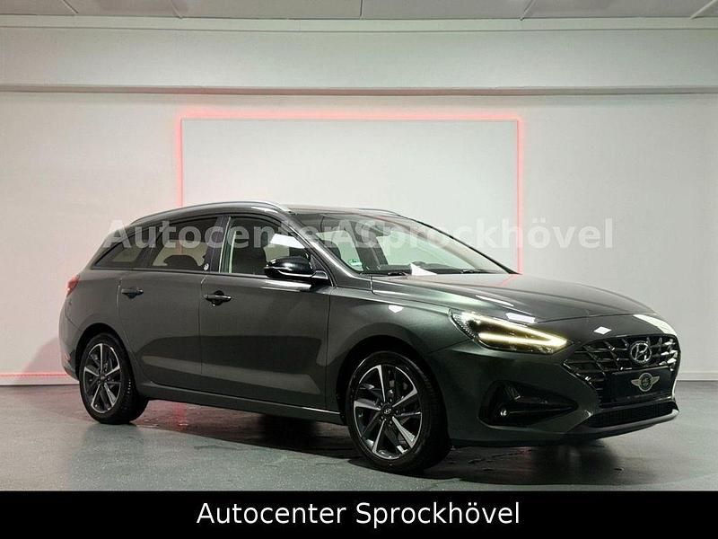 Grau Gebraucht 2021 Hyundai i30 Edition Kombi | 17.999 € (Fairer Preis) - Bild 1/4