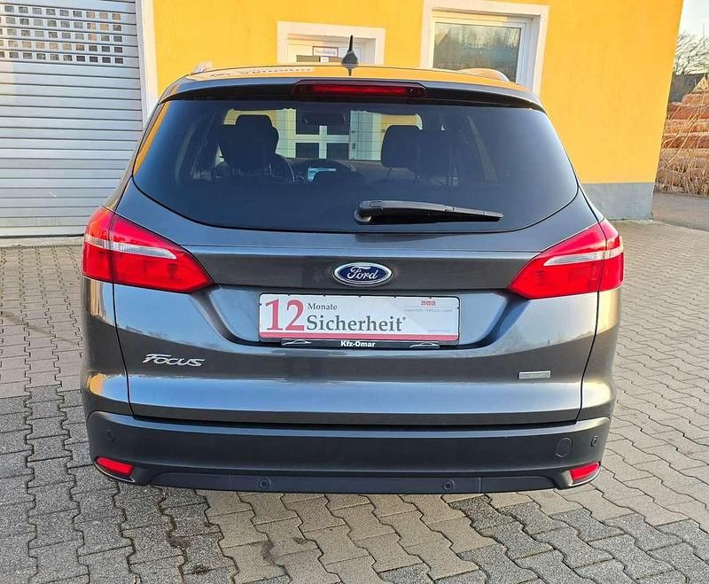 Gebraucht Ford Focus Titanium 125 PS (91 kW) 2018 Grau Kombi