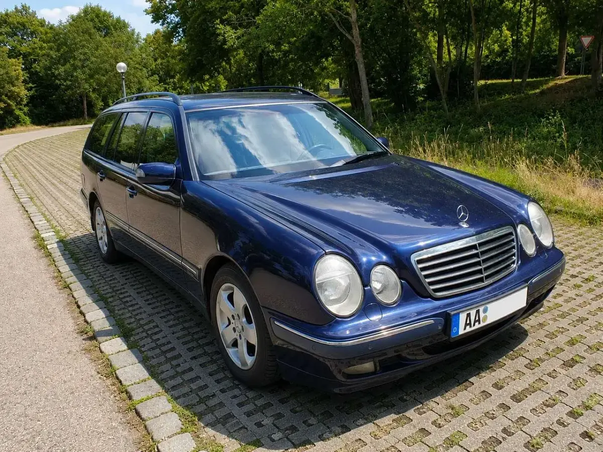 Gebraucht Mercedes E270 Elegance 170 PS (125 kW) 2002 Blau Kombi