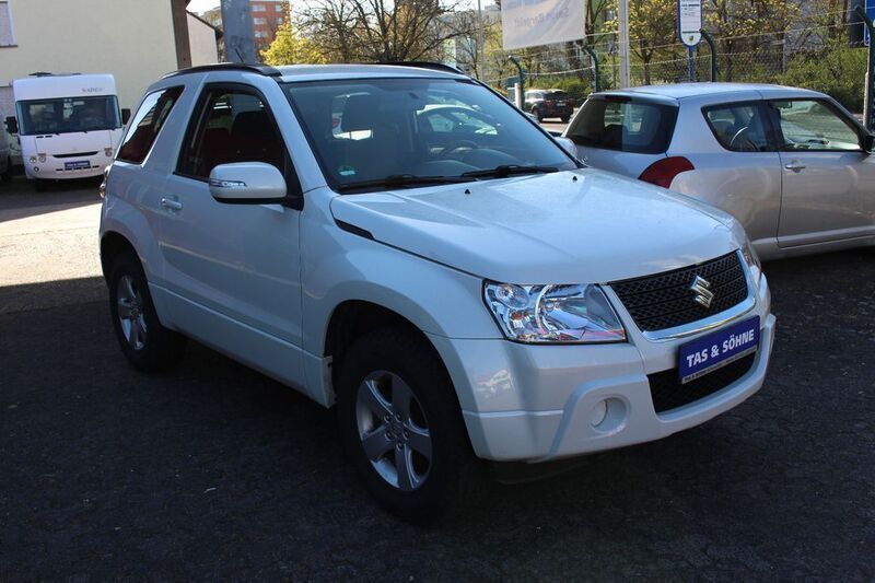 Weiß Gebraucht 2012 Suzuki Grand Vitara Comfort SUV | 13.490 € (Etwas zu teuer) - Bild 1/4