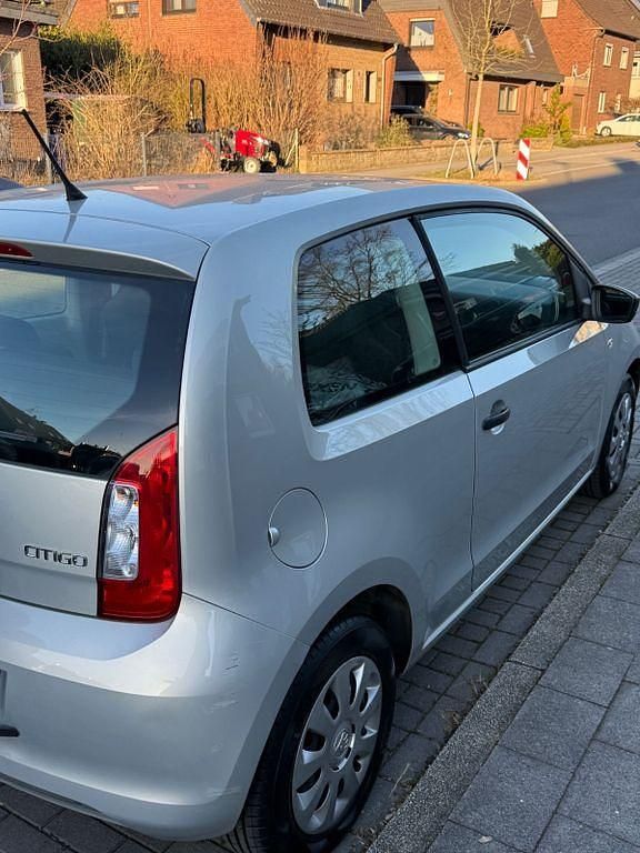 Gebraucht Skoda Citigo Easy 60 PS (44 kW) 2014 Silber Kleinwagen