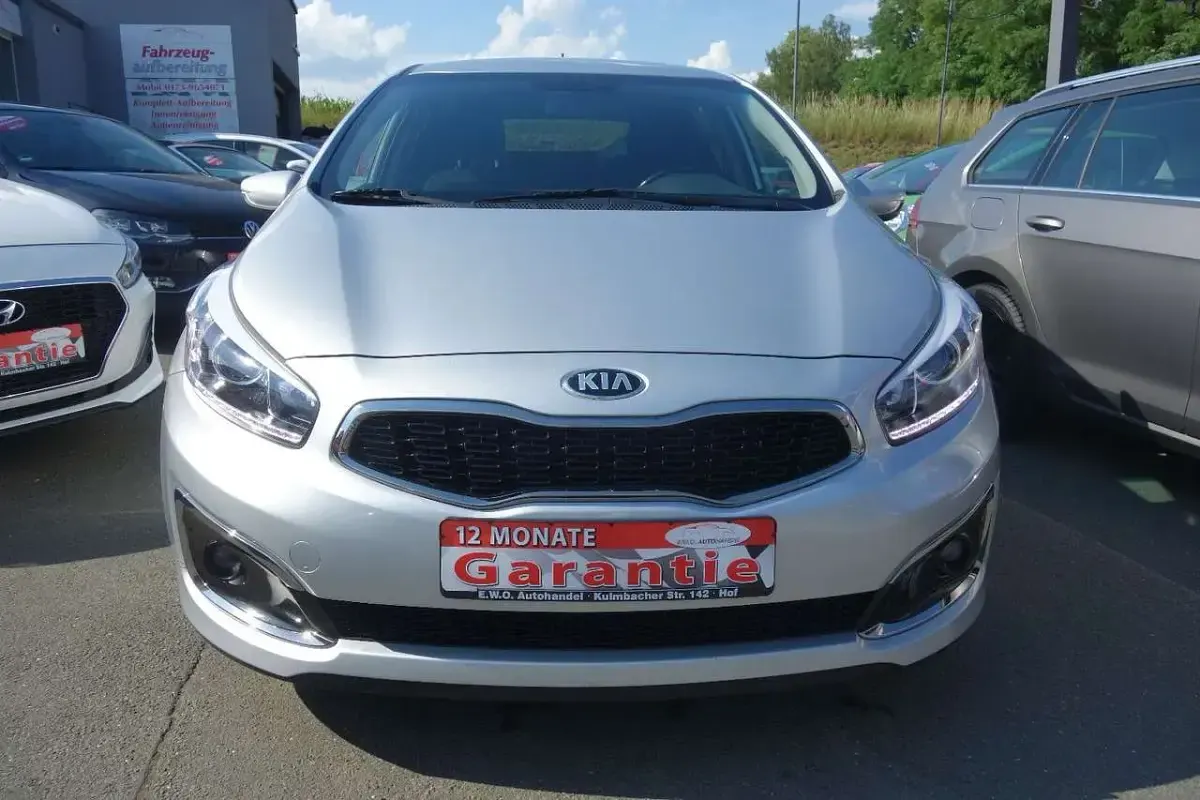 Gebraucht Kia Ceed DREAM-TEAM Edition 135 PS (99 kW) 2015 Silber Kleinwagen