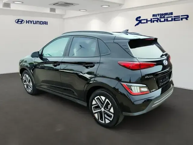 Gebraucht Hyundai Kona Advantage 100 kW (136 PS) 2023 Schwarz SUV