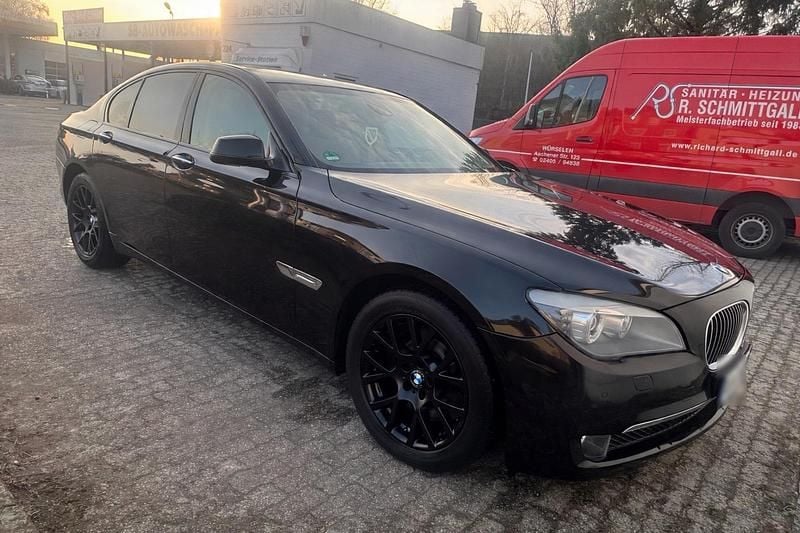 Gebraucht BMW 730 245 PS (180 kW) 2011 Schwarz Limousine