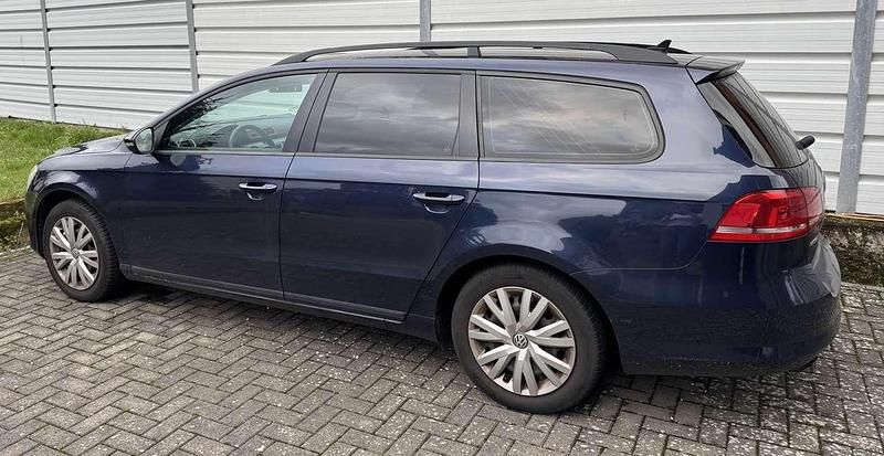 Gebraucht VW Passat Comfortline 122 PS (89 kW) 2011 Blau Limousine