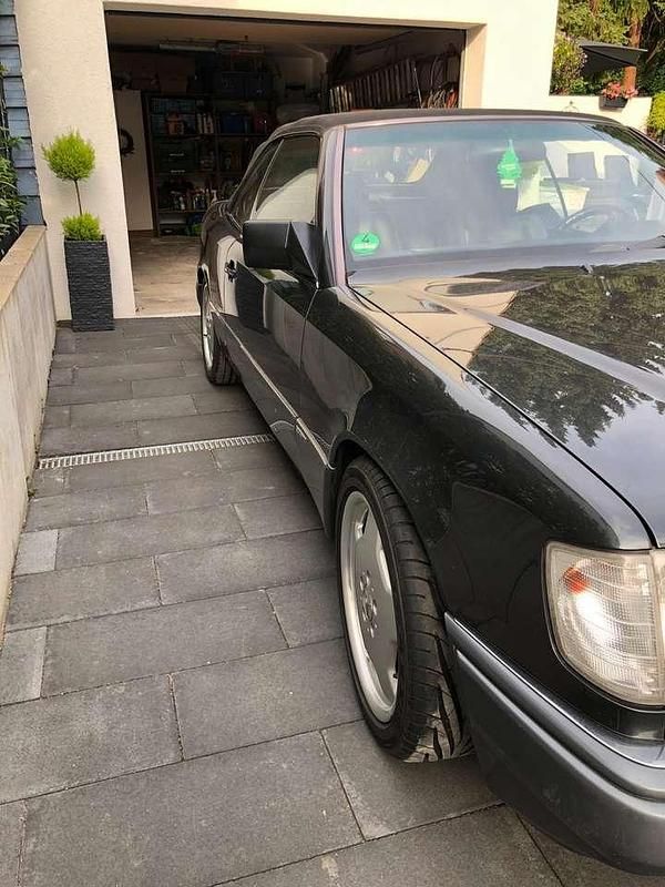 Gebraucht Mercedes E220 Sportline 150 PS (110 kW) 1993 Schwarz Cabrio