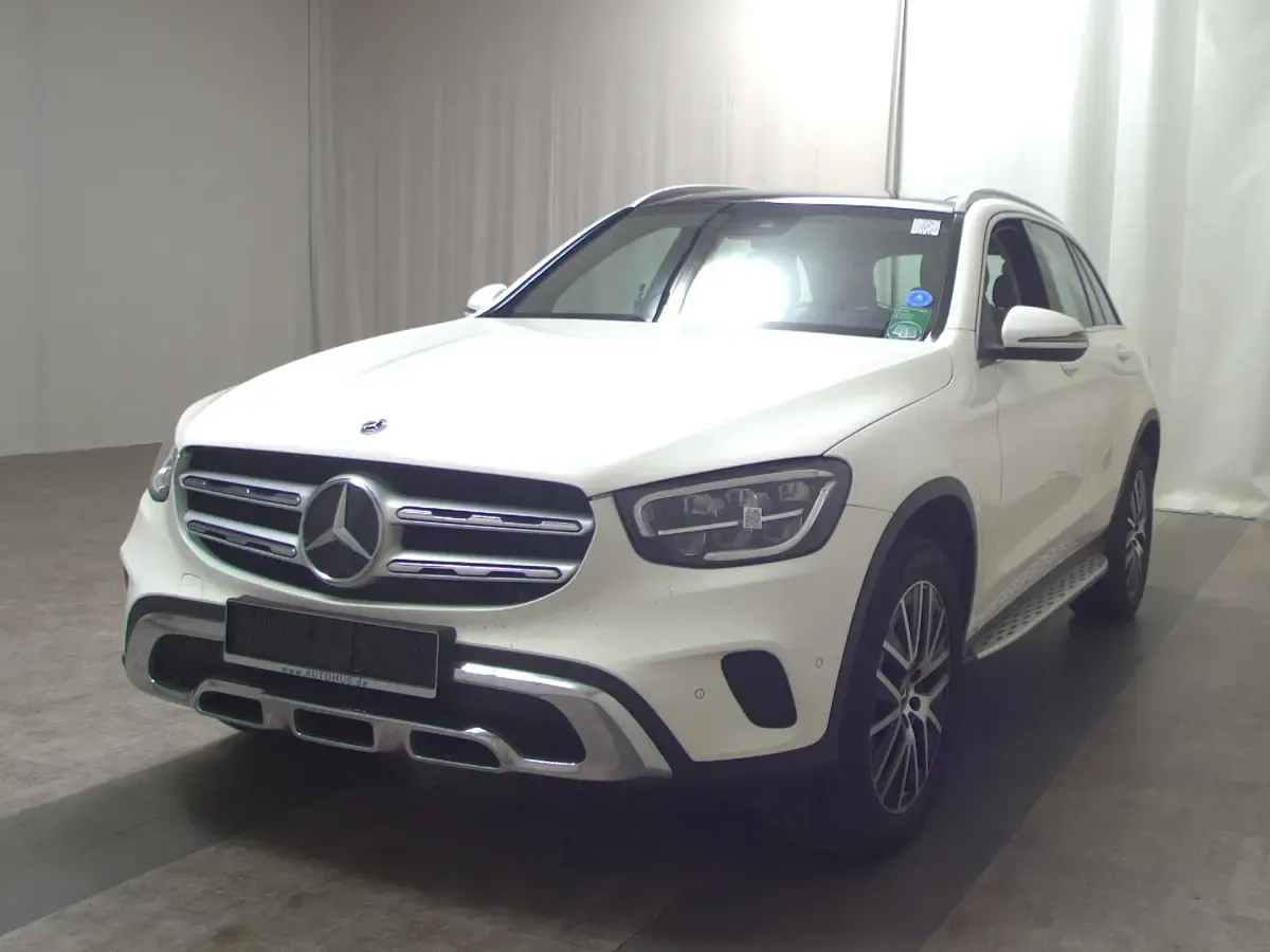 Gebraucht Mercedes GLC300de 306 PS (225 kW) 2022 Polarweiss SUV