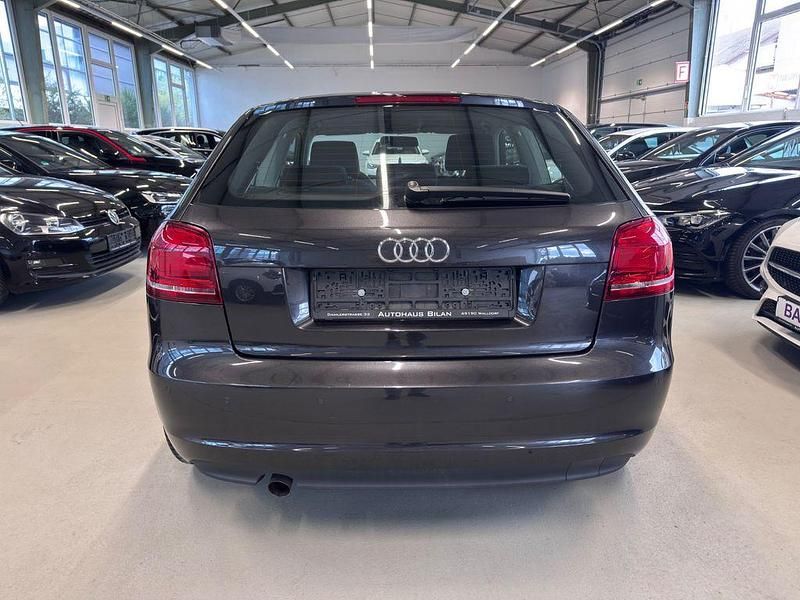 Gebraucht Audi A3 Performance 105 PS (77 kW) 2011 Lavagrau Kleinwagen
