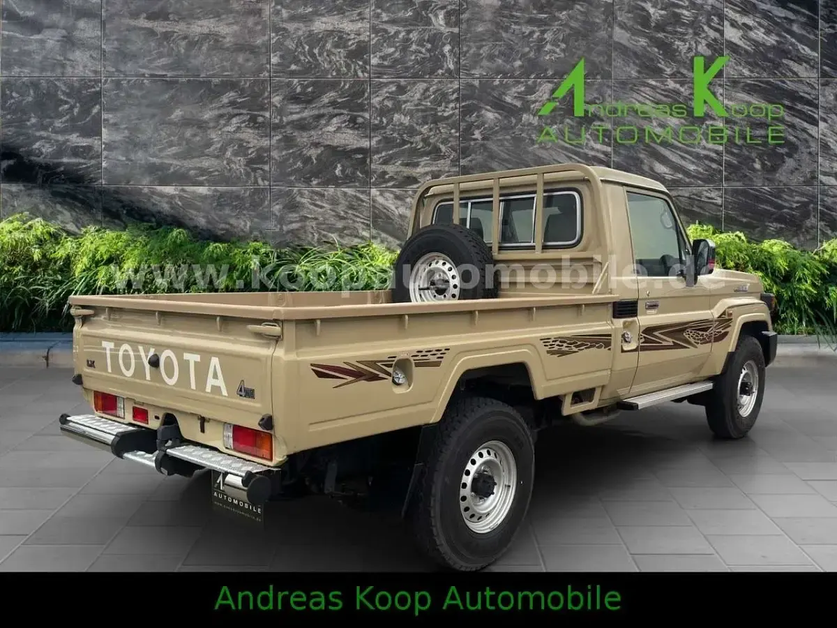 Neu Toyota Land Cruiser 204 PS (150 kW) 2026 Beige SUV
