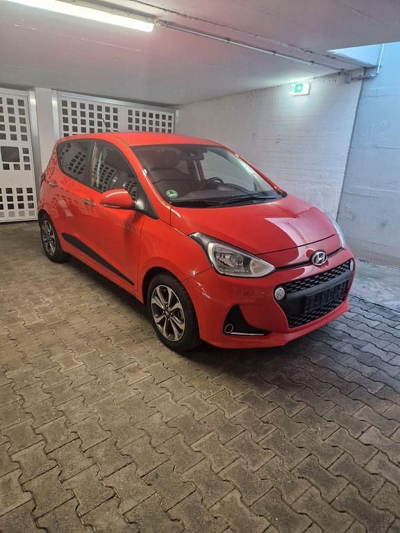 Gebraucht Hyundai i10 87 PS (63 kW) 2019 Rot Kleinwagen