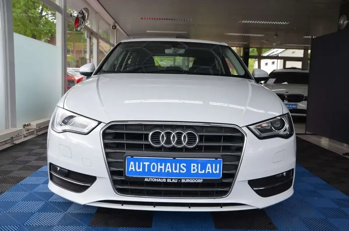 Gebraucht Audi A3 Attraction 110 PS (80 kW) 2016 Weiß Limousine
