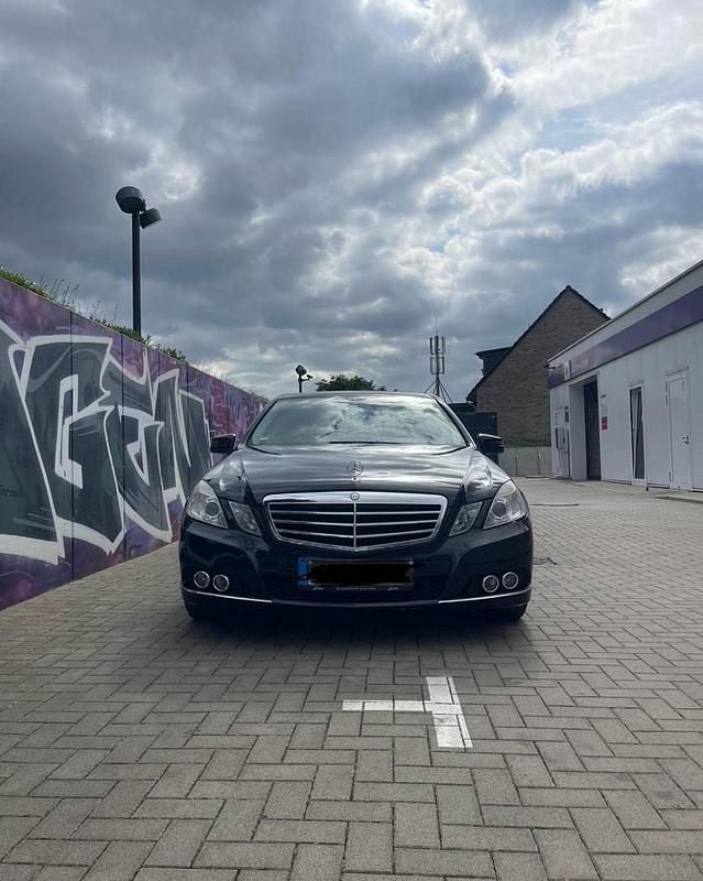 Gebraucht Mercedes E220 170 PS (125 kW) 2009 Schwarz Limousine