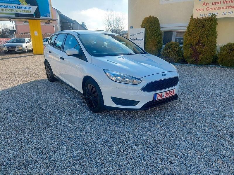 Gebraucht Ford Focus 95 PS (69 kW) 2017 Weiß Limousine