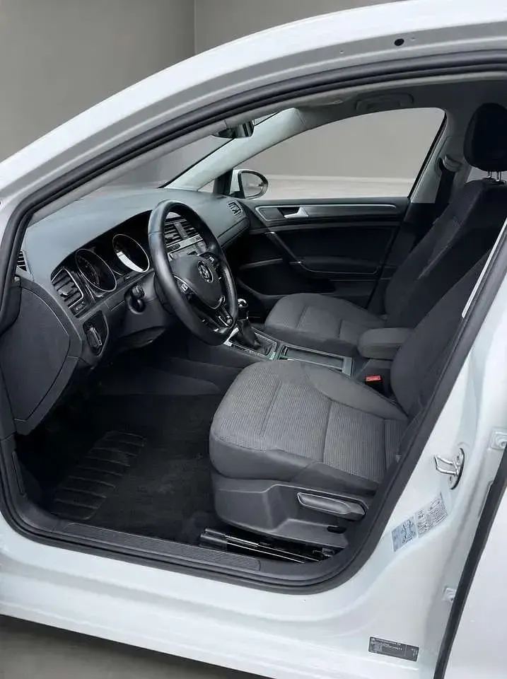 Gebraucht VW Golf VII Comfortline 125 PS (91 kW) 2018 Weiß Limousine
