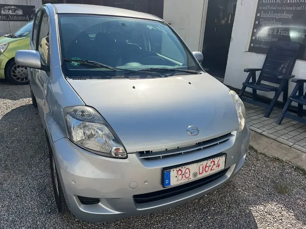 Gebraucht Daihatsu Sirion 91 PS (66 kW) 2009 Silber Kleinwagen