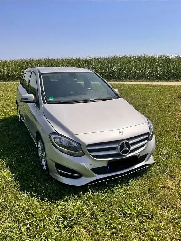 Gebraucht Mercedes B180 Urban 122 PS (89 kW) 2017 Silber Kleinwagen
