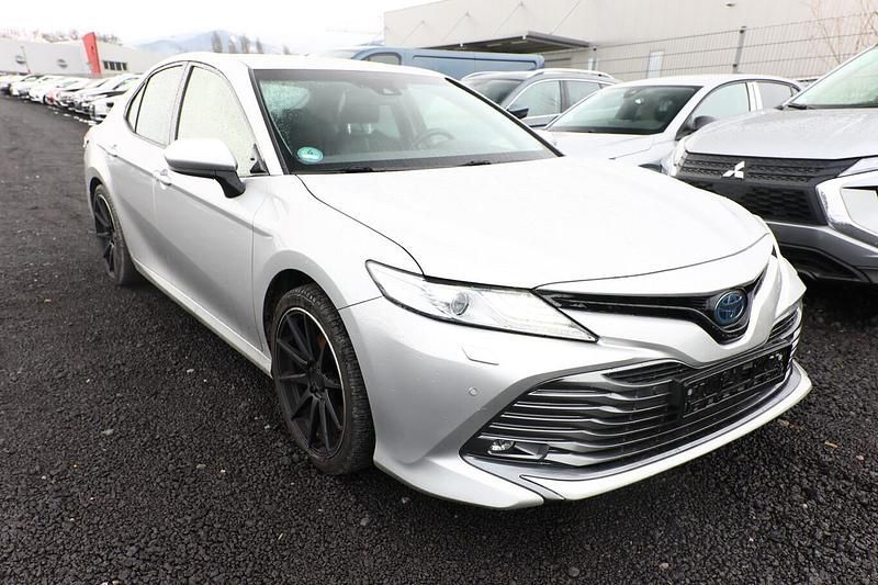 Gebraucht Toyota Camry Hybrid Executive 218 PS (160 kW) 2020 Silver metallic / platinsilber m Limousine