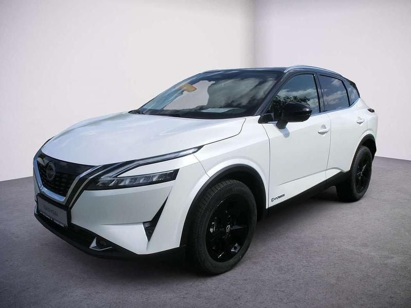 Pearl white / black Gebraucht 2024 Nissan Qashqai Black Edition SUV | 29.990 € (Superpreis) - Bild 1/4