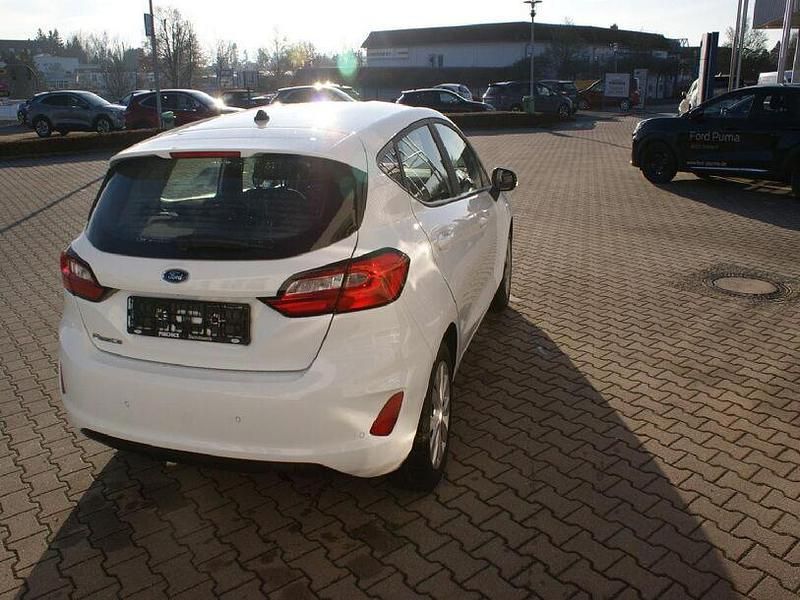 Gebraucht Ford Fiesta Cool & Connect 75 PS (55 kW) 2022 Frostweiß Kleinwagen