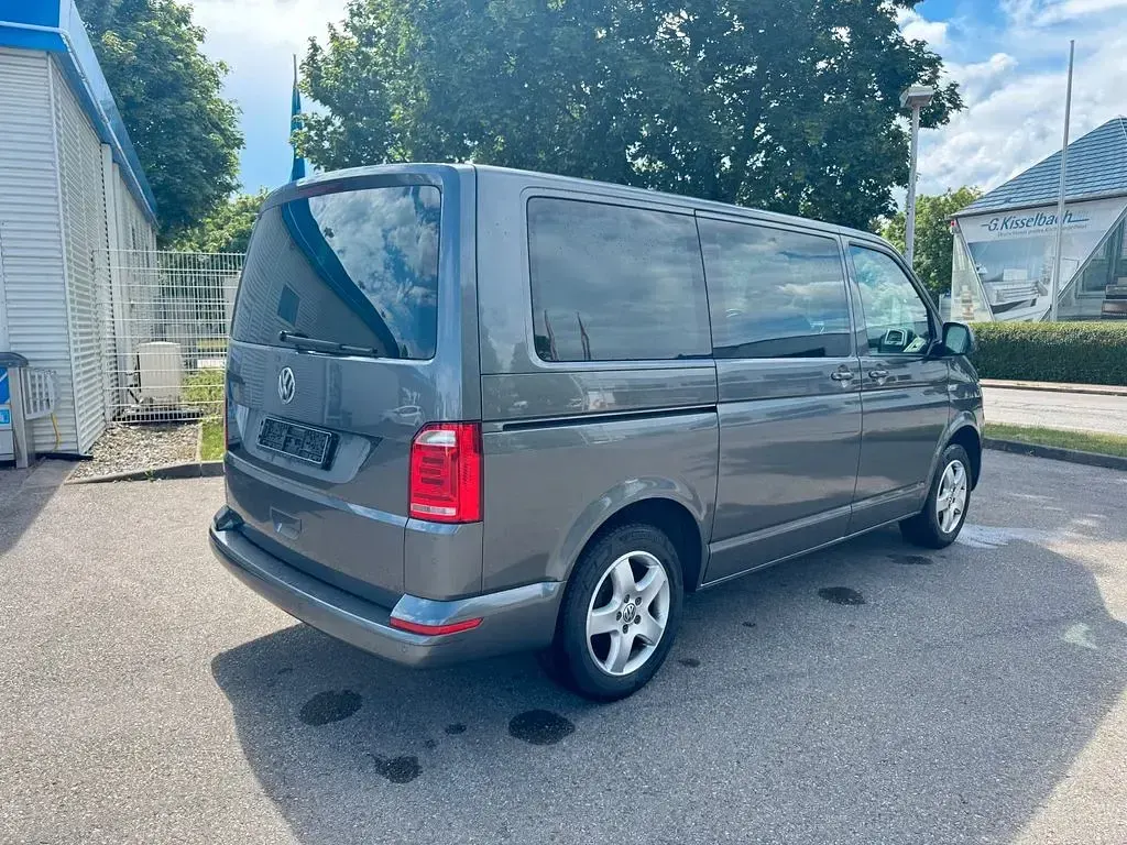 Gebraucht VW Multivan Comfortline 150 PS (110 kW) 2016 Grau Van / Kleinbus