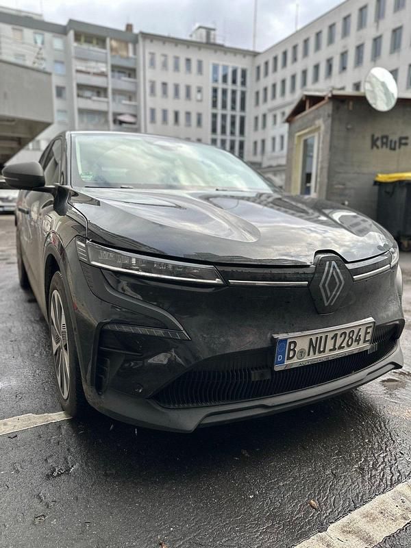 Second-hand Renault Megane E-Tech Evolution 55 kW (75 CP) 2023 Negru Berlinǎ