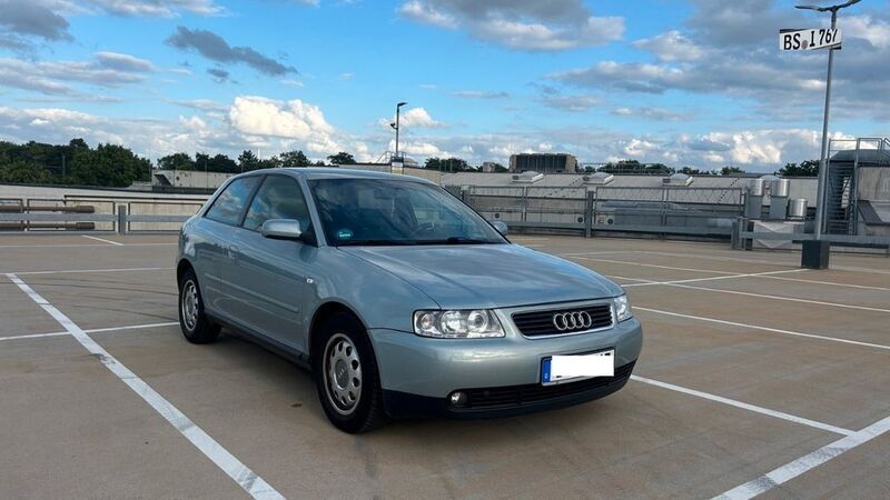Silber Gebraucht 2001 Audi A3 Ambiente Limousine | 900 € (Superpreis) - Bild 1/4