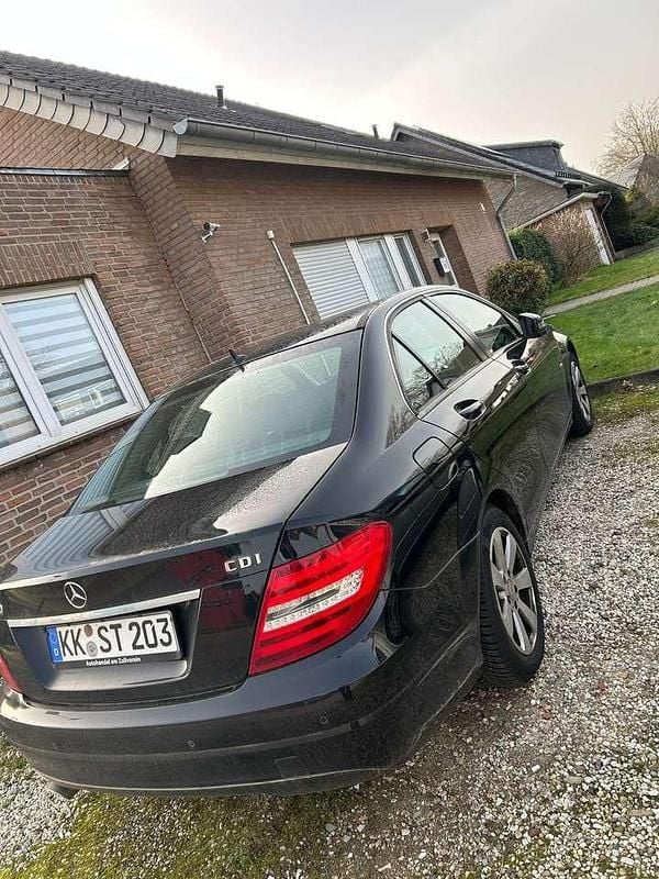 Gebraucht Mercedes C220 170 PS (125 kW) 2011 Schwarz Limousine