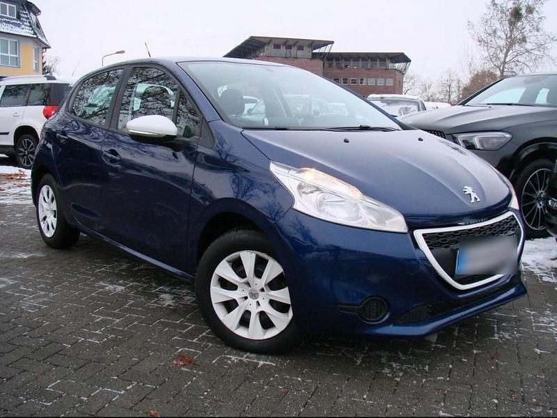 Blau Gebraucht 2015 Peugeot 208 Kleinwagen | 5.800 € (Guter Preis) - Bild 1/4