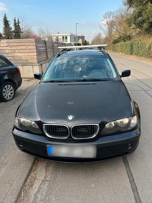 Schwarz Gebraucht 2005 BMW 316 Kombi | 2.000 € - Bild 1/4