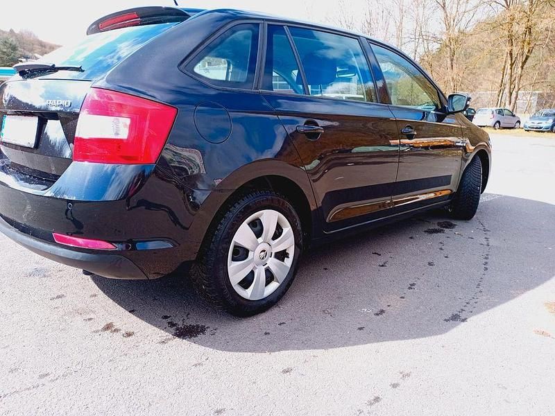Gebraucht Skoda Rapid 90 PS (66 kW) 2017 Schwarz Kleinwagen