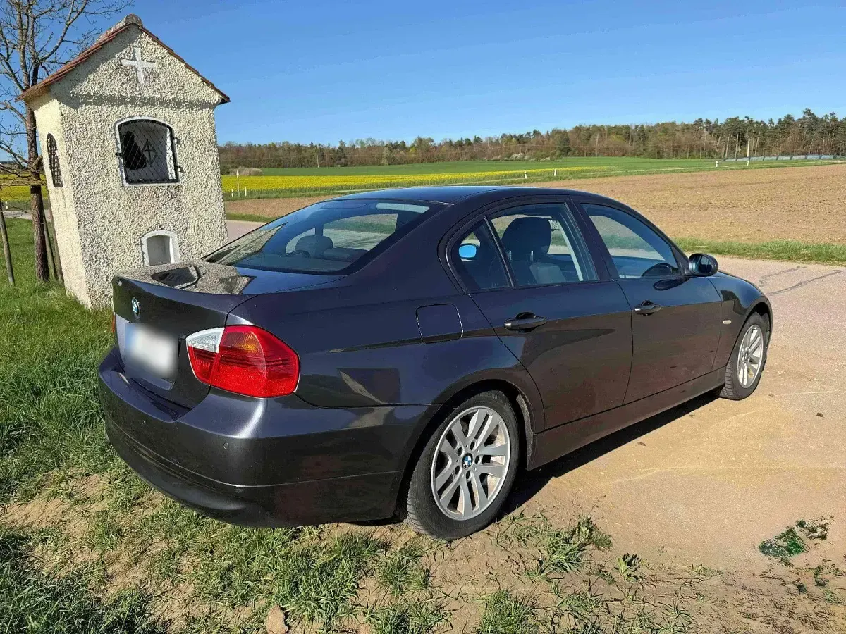Gebraucht BMW 318 129 PS (94 kW) 2006 Grau Limousine