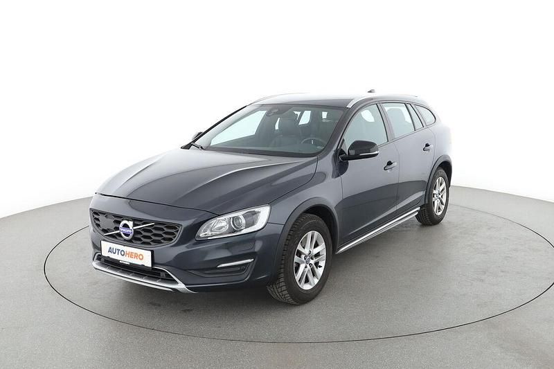 Grau Gebraucht 2016 Volvo V60 CC Summum Kombi | 20.090 € (Etwas zu teuer) - Bild 1/3