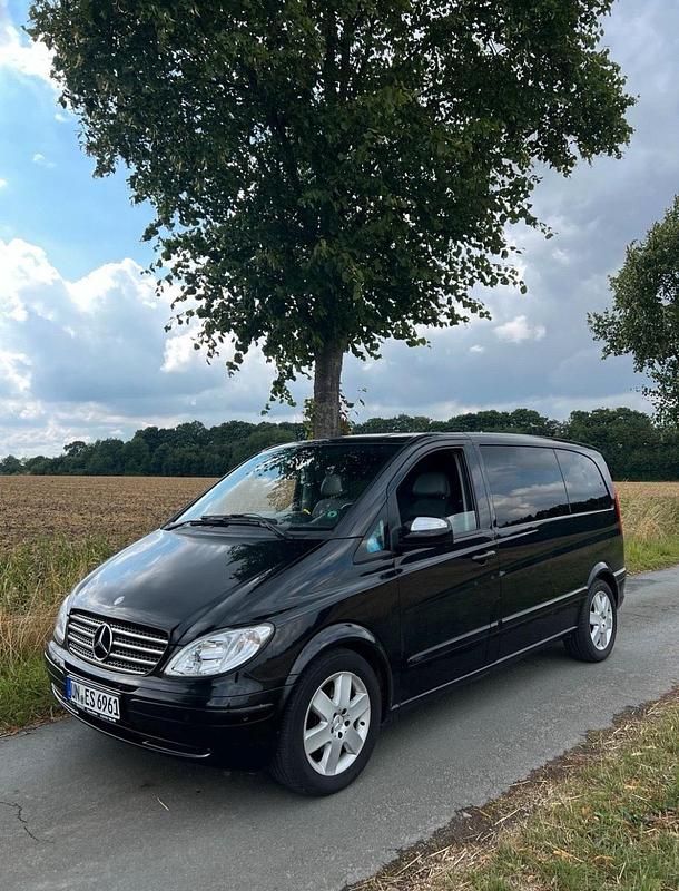 Schwarz Gebraucht 2009 Mercedes Viano Van / Kleinbus | 11.700 € (Fairer Preis) - Bild 1/4