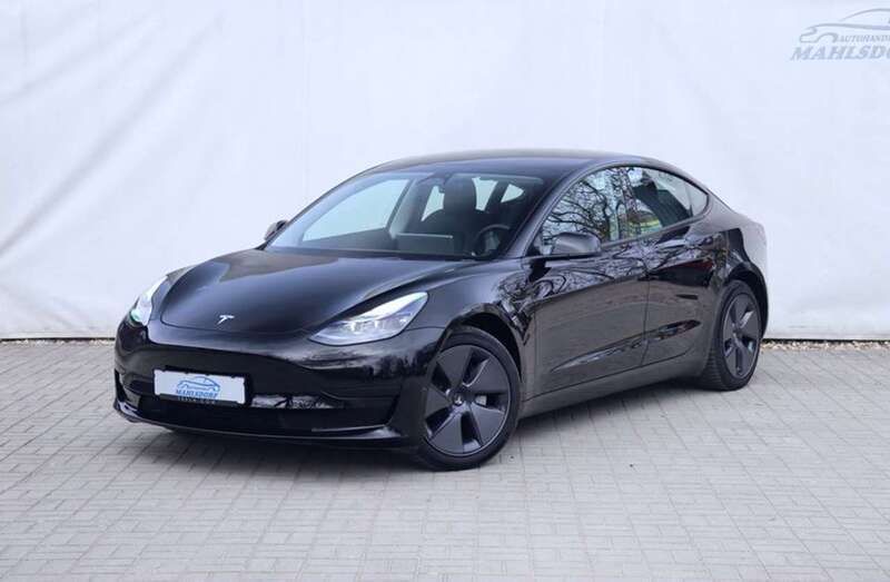 Schwarz Gebraucht 2022 Tesla Model 3 Standard Range Limousine | 27.460 € - Bild 1/3