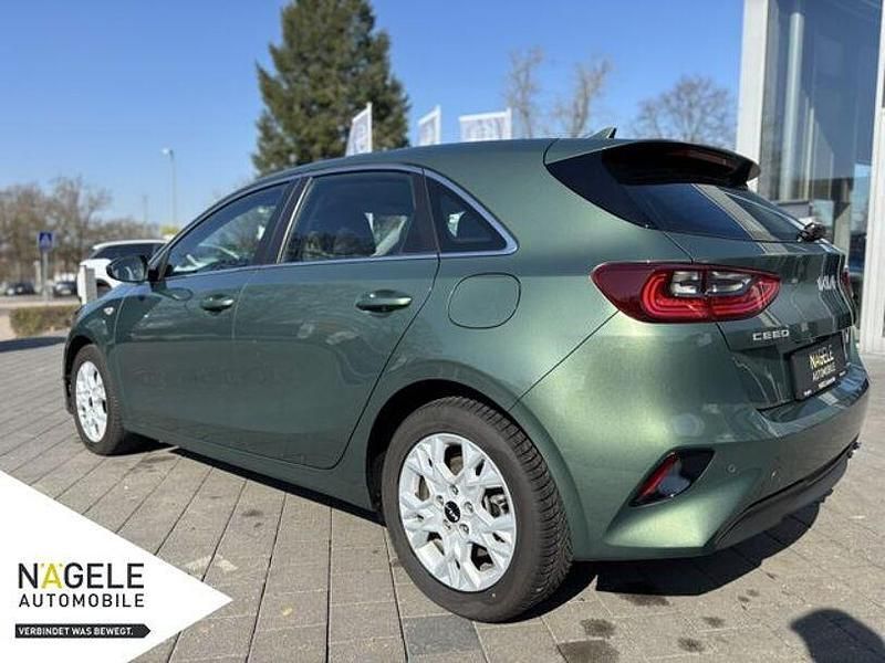 Gebraucht Kia Ceed 140 PS (102 kW) 2025 Grün Kleinwagen