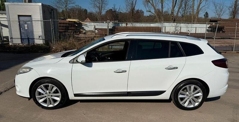 Gebraucht Renault Mégane III Luxe 131 PS (96 kW) 2010 Weiß Limousine