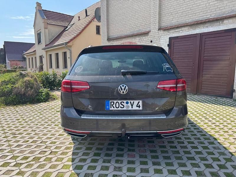 Gebraucht VW Passat Highline 150 PS (110 kW) 2015 Braun Kombi