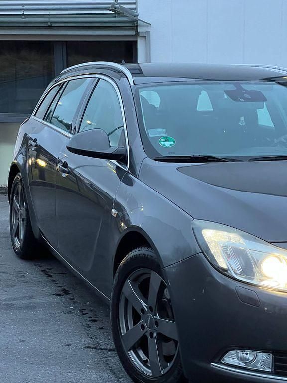 Gebraucht Opel Insignia Edition 131 PS (96 kW) 2010 Grau Limousine