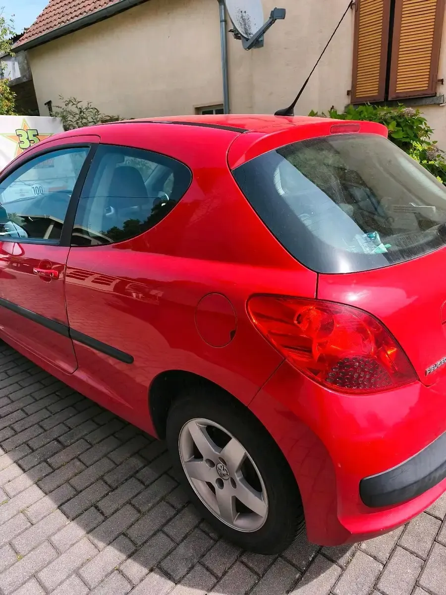 Gebraucht Peugeot 207 75 PS (55 kW) 2009 Rot Kleinwagen
