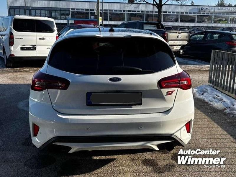 Gebraucht Ford Focus 280 PS (205 kW) 2022 Frostweiss Limousine