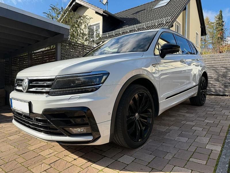 Weiß Gebraucht 2019 VW Tiguan Allspace R-line SUV | 28.700 € (Etwas zu teuer) - Bild 1/4