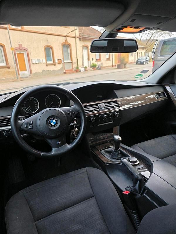 Gebraucht BMW 520 163 PS (119 kW) 2006 Grau Kombi