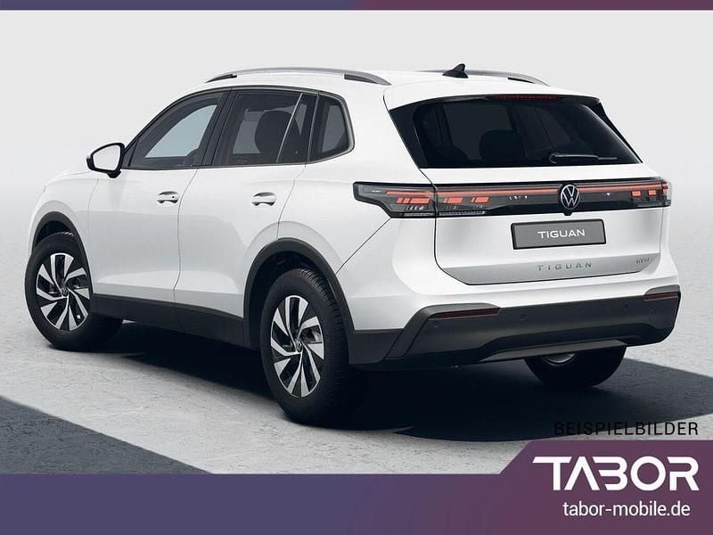 Neu VW Tiguan 150 PS (110 kW) 2025 Weiß (oryxweiß perlmutteffekt) SUV