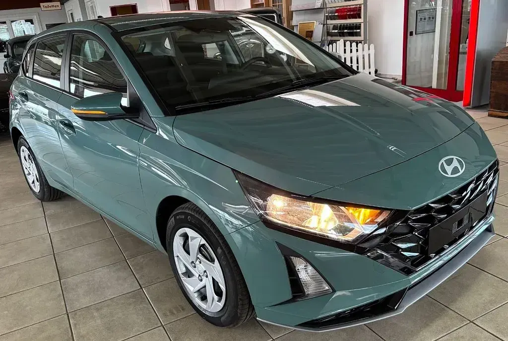 Neu Hyundai i20 Comfort 90 PS (66 kW) 2026 Grün Kleinwagen