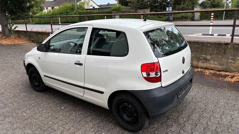 Weiß Gebraucht 2011 VW Fox Kleinwagen | 700 € (Superpreis) - Bild 1/4