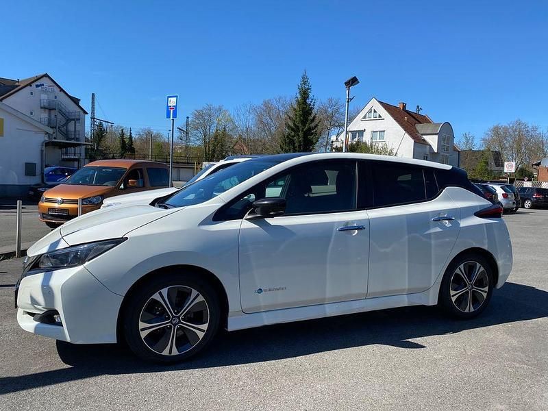 Gebraucht Nissan Leaf N-Connecta 110 kW (150 PS) 2018 Weiß Kleinwagen