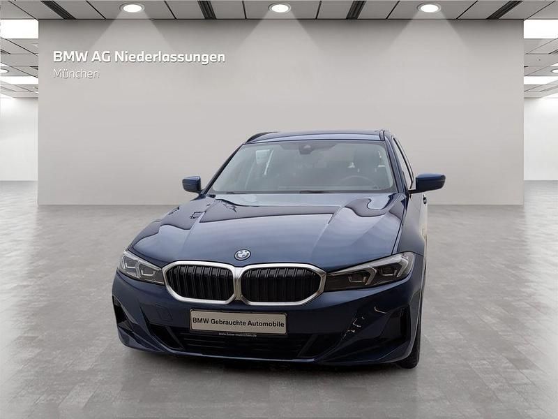 Gebraucht BMW 330e 184 PS (135 kW) 2023 Blau Kombi
