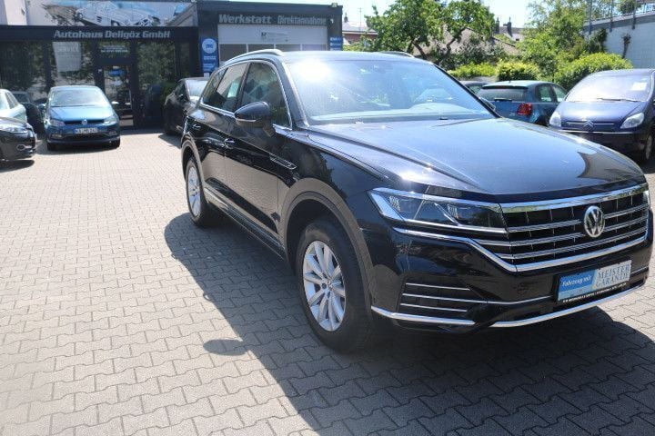 Schwarz Gebraucht 2018 VW Touareg Elegance SUV | 29.650 € (Teuer) - Bild 1/4